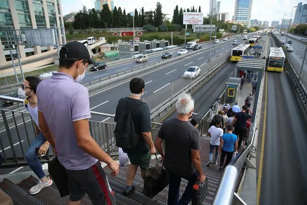 Sağlık Bakanı Fahrettin Koca: 100 bini aşkın karantina kaçağı var