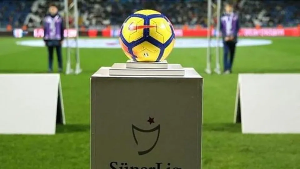 Sokağa çıkma yasağına takılan Süper Lig yıldızları!