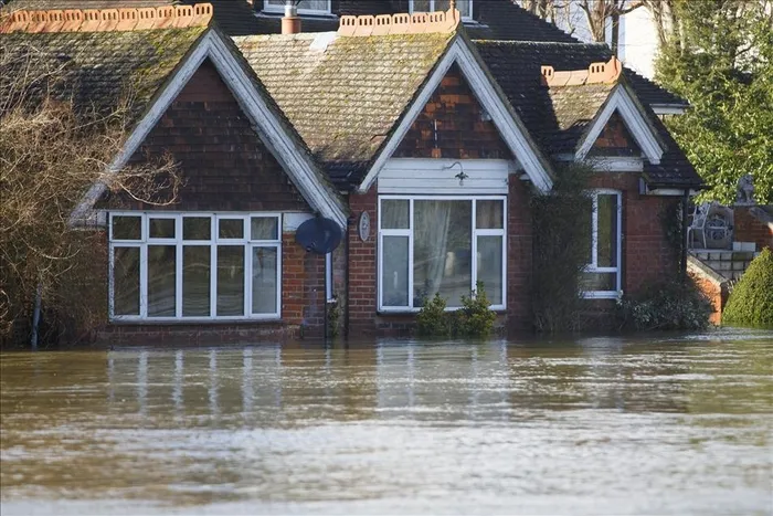 İngiltere’de sel endişesi! Her 4 evden 1’i etkilenebilir