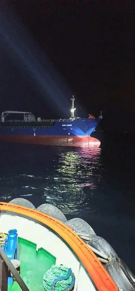 canakkale-bogazinda-arizasi-yapan-kimyasal-yuklu-gemi-karanlik-limana-demirletildi-1680993835451.jpg Çanakkale Boğazı'nda gemi arızası - 1