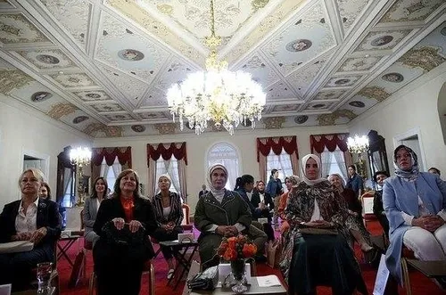 Emine Erdoğan, Bezmialem Valide Sultan Söyleşisi’ne katıldı
