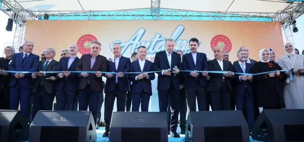 Antalya’da toplu açılış töreni! 18 yıl sonra bir ilk! Devlet vatandaşının yarasını sarıp ayağa kaldırdı