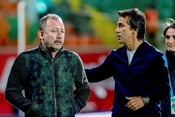 alanyaspor-maglubiyetinin-ardindan-sergen-yalcindan-bomba-aciklama-macin-sorumlusu-ben-degilim-1637434918525.jpg Alanyaspor mağlubiyetinin ardından Sergen Yalçın'dan bomba açıklama: Maçın sorumlusu ben değilim - 2