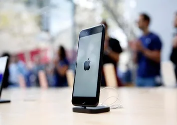 Apple'ın iPhone satışları düştü