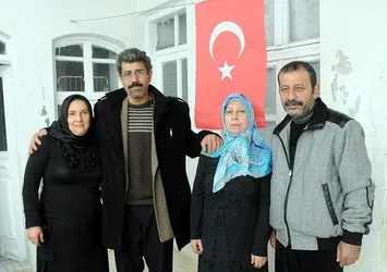 Vatanımız için dimdik ayaktayız