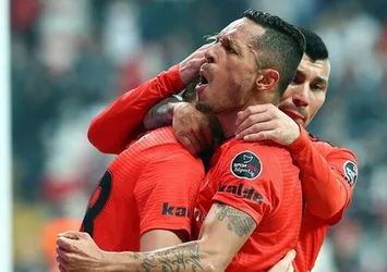 Beşiktaş'ta çifte ayrılık