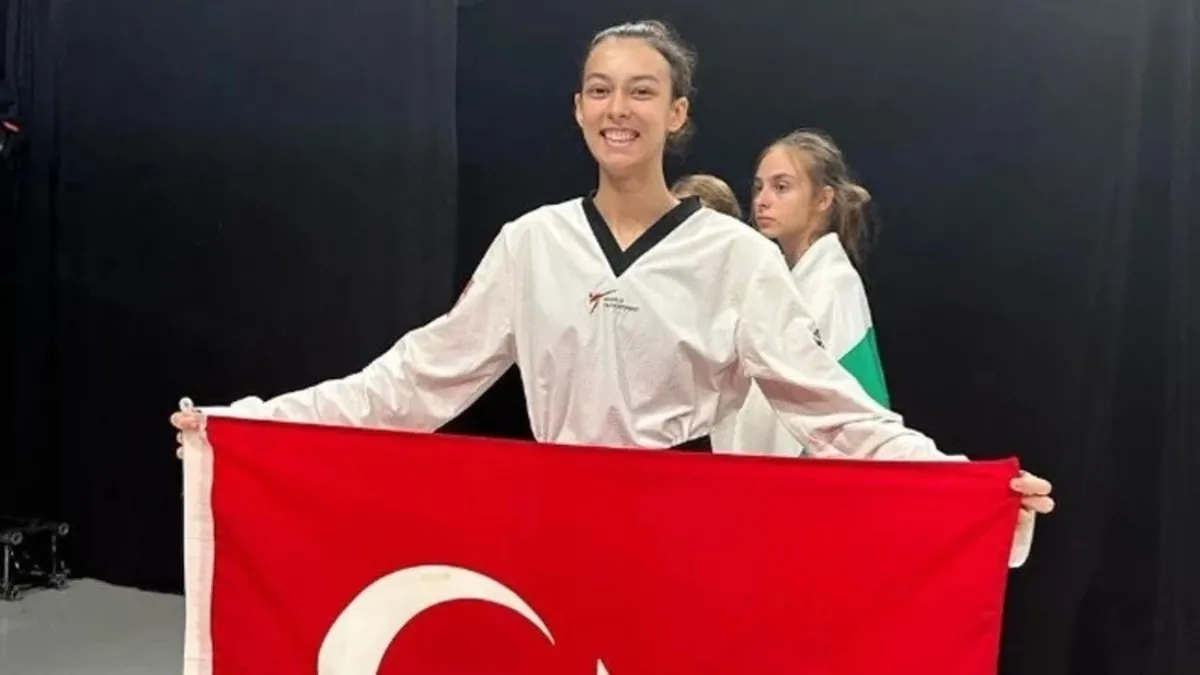 Milli tekvandocu Elif Sude Akgül dünya ikincisi oldu Milli tekvandocu Elif Sude Akgül dünya ikincisi oldu