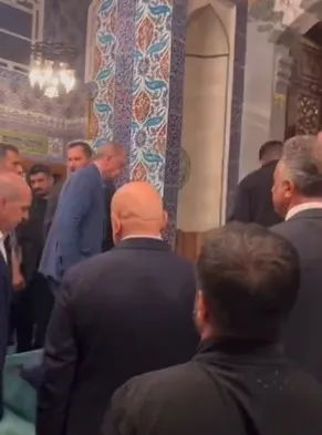 Başkan Erdoğan akşam namazı için Eyüp Sultan Camii’nde! Yoğun ilgi ve sevgi seliyle karşılandı