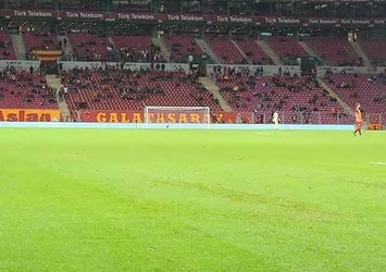 Türk Telekom Arena boş kaldı