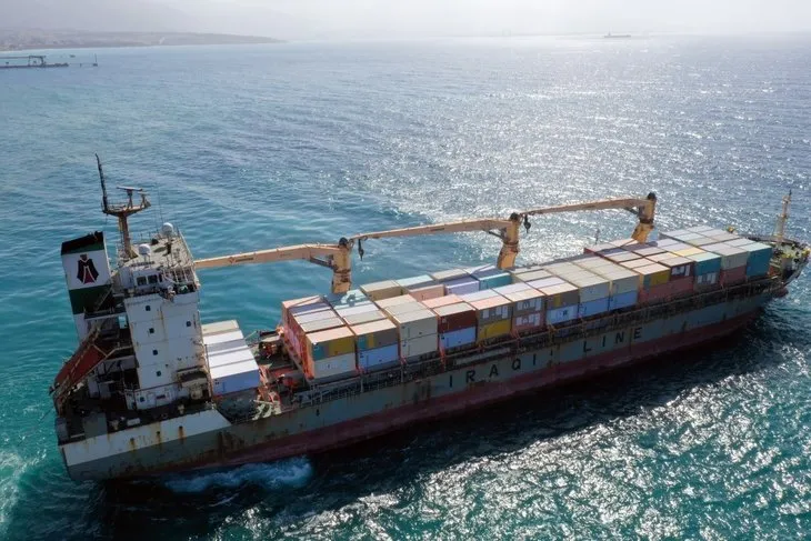 Katar’ın Türkiye’ye depremzedeler için gönderdiği yaşam konteynerleri taşıyan İskenderun’a ulaştı