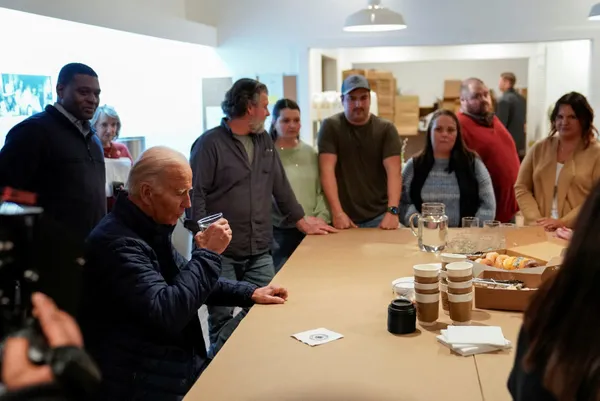 Biden kimyasal olmadığını kanıtlamak için musluk suyu içti