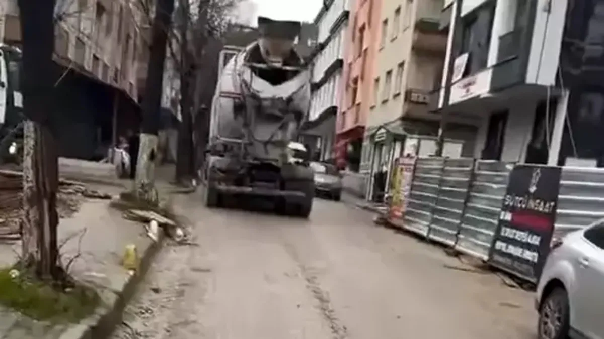 Avcılar'da beton mikseri yola harç döktü: 50 bin TL ceza kesildi