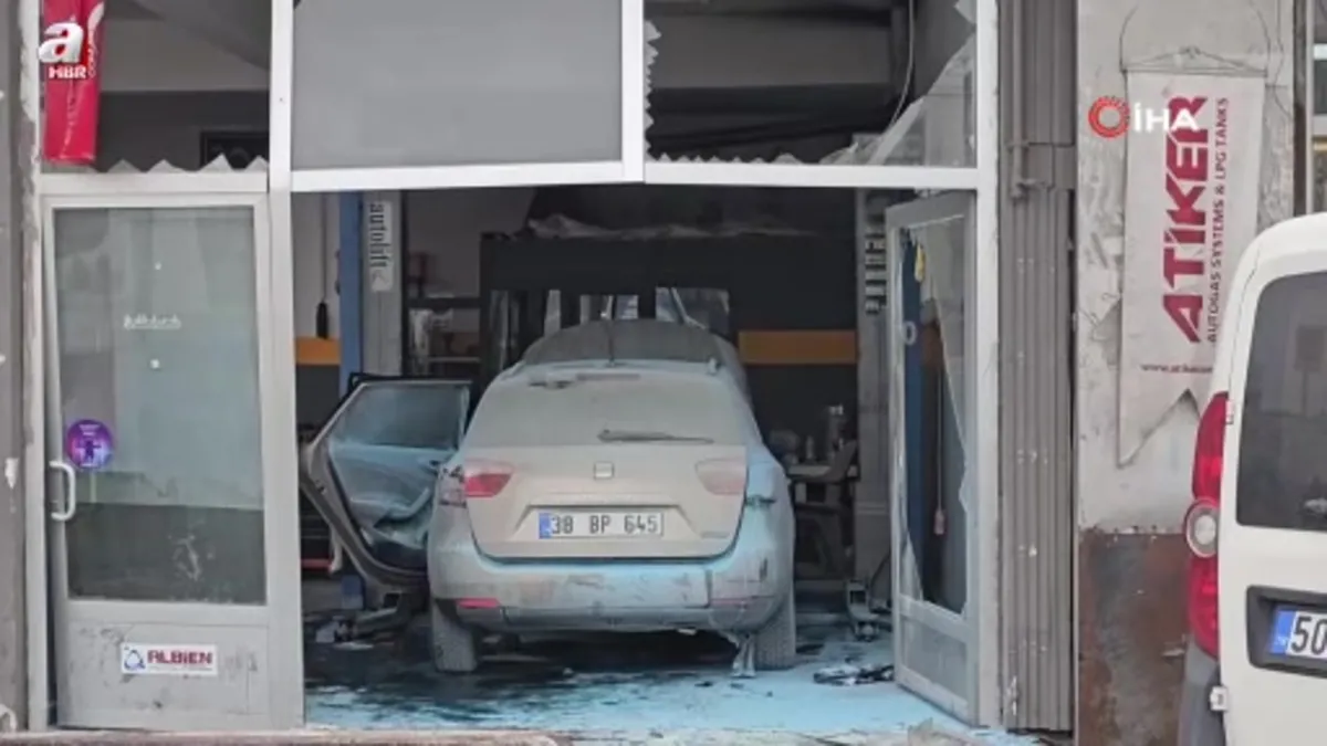 Kayseri'de aracın lpg tankı patladı