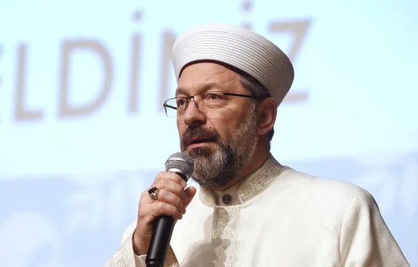 1671188739914.jpg Diyanet İşleri Başkanı Ali Erbaş'tan "kız çocuklarının zorla evlendirilmesi" hakkında önemli açıklaması! Cuma hutbesinde çocuk istismarı irat edildi - 4