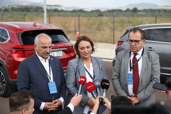 CHP’li vekiller Togg’a hayran kaldı: Gururla izliyoruz inşallah daha büyür