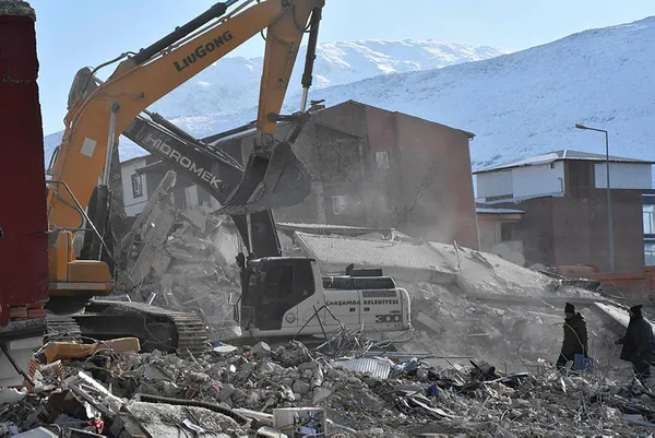 1676474116946.jpg Deprem bölgesinde yapılacak konutların metrekare ve oda sayısı belli oldu! Bakan Murat Kurum duyurdu: İlk etapta 30 bin bina yapılacak - 1