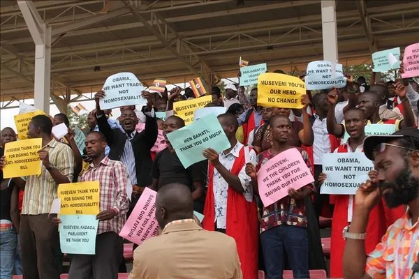 Dünya Bankası LGBT sapkınlığını fonlama merkezine dönüştü! Uganda’ya LGBT yaptırımı
