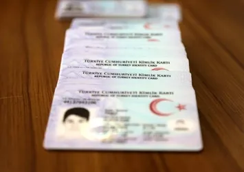 Seyahat edeceklere yeni kimlik kartı uyarısı! 1 Ekim'den itibaren yurt dışına çıkacaklar dikkat! Yeni kimlik kartı nasıl çıkarılır?