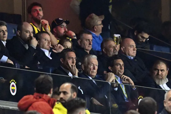Fenerbahçe'de kriz tavan yaptı! Soyunma odasına inen Ali Koç'a Jesus'tan sert tepki: Ne söyleyeceksen bana söyle - 6