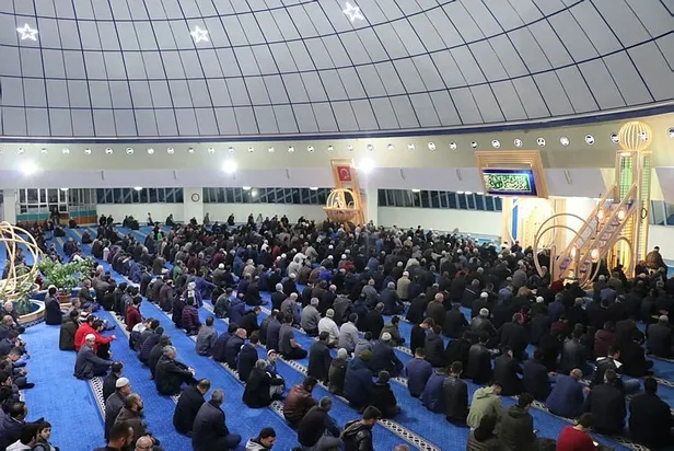 Kayseri ve Kütahya bayram namazı saati 2022: Kayseri ve Kütahya’da Kurban Bayramı namazı saat kaçta kılınacak? Diyanet bayram namazı vakti...