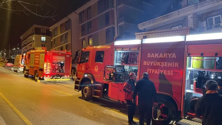 Sakarya Serdivan’da çıkan yangın binayı sokağa döktü!