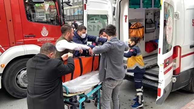 İstanbul’da 6. kattan atlayan adam öldü! O anlar kameraya yansıdı - 4