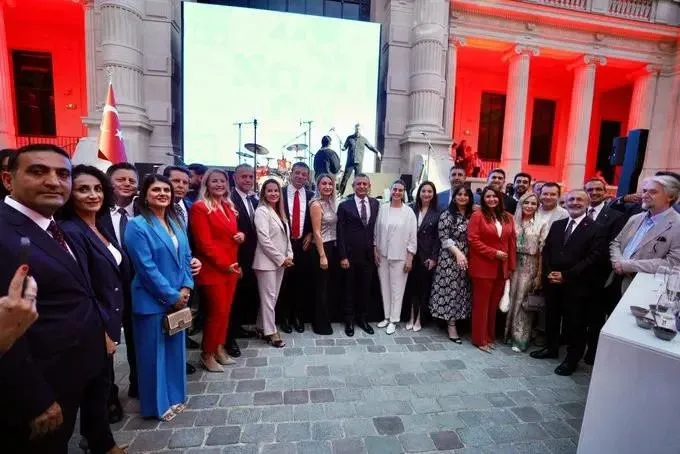 İmamoğlu'ndan Paris'te servet değerinde eğlence