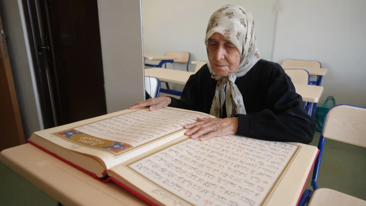 87 yaşında Kur'an-ı Kerim okumayı öğrendi
