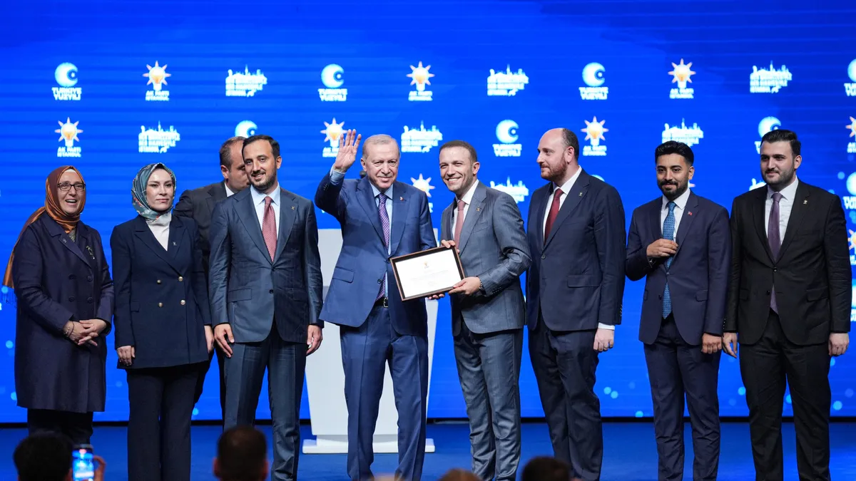 Rozetleri Başkan Erdoğan taktı: Belediye sayısı 90'a ulaştı: "AK Parti milletin ortak paydasıdır"
