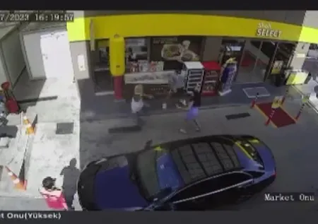 Beşiktaş'ın futbolcusu Emrecan Uzunhan'a trafikte saldırdılar! Olayın görüntüleri ortaya çıktı