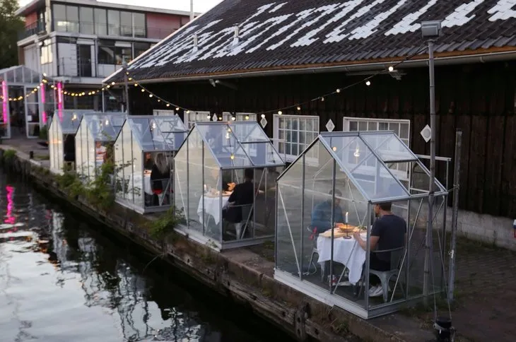 Hollanda’nın başkenti Amsterdam’da restoranlar ve kefeler için corona virüse karşı yeni model