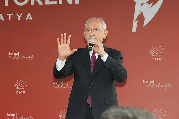 CHP lideri Kemal Kılıçdaroğlu Elazığ’da alay konusu oldu! Şimdi de şehirlere bakanlık dağıtıyor