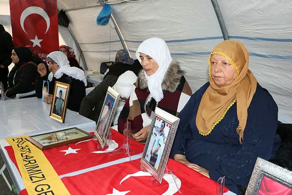 Diyarbakır evlat nöbetine iki aile daha katıldı! Bu durumdan HDP sorumlu