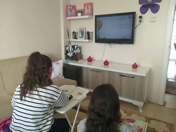 EBA canlı ders nasıl izlenir? 7 Eylül EBA canlı ders programı saat kaçta? MEB EBA öğrenci girişi...