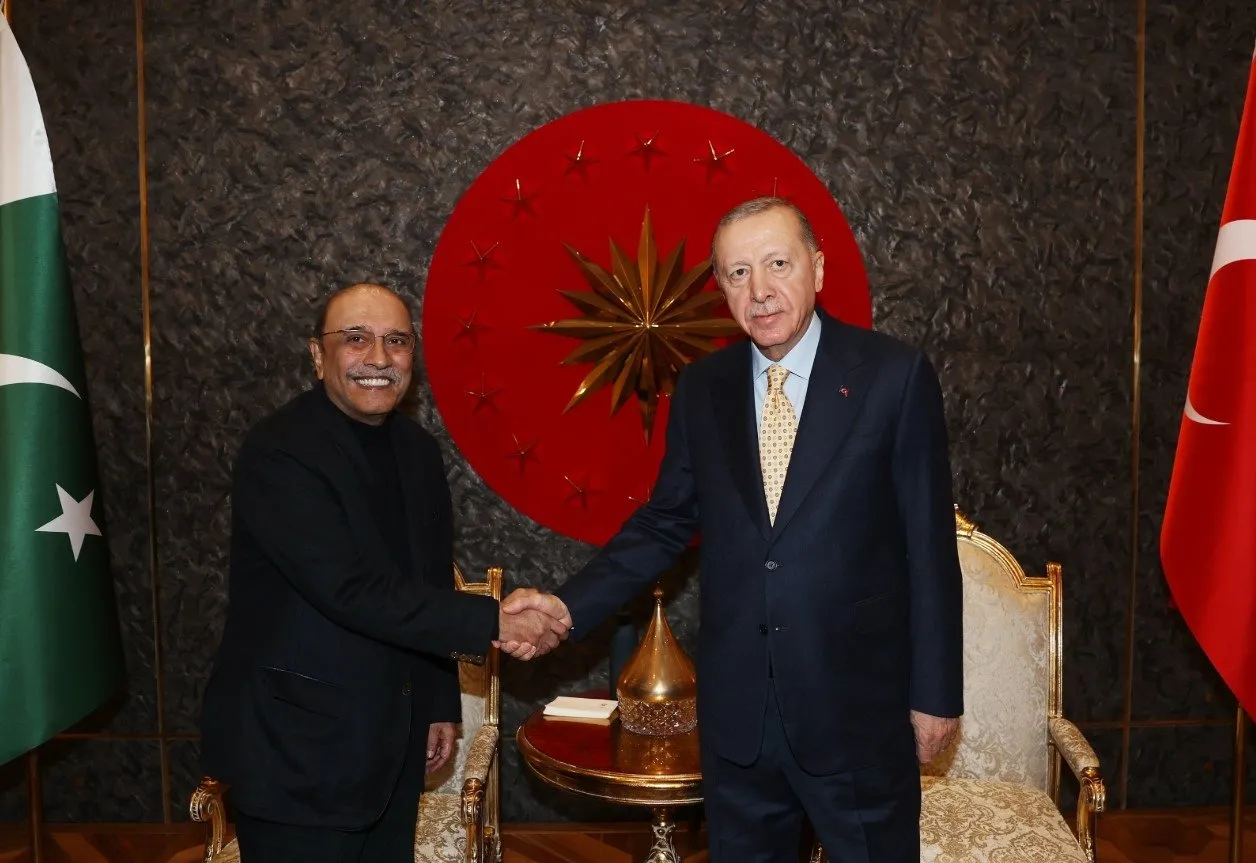 BAŞKAN ERDOĞAN PAKİSTAN CUMHURBAŞKANI İLE GÖRÜŞTÜ