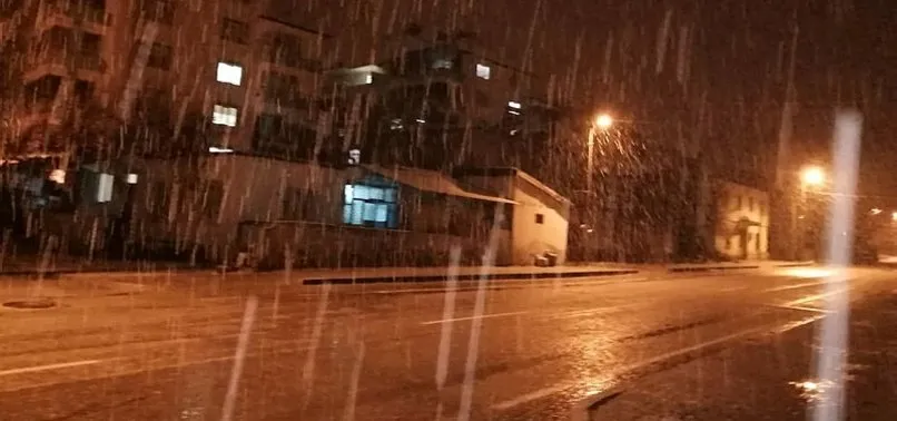 Kahramanmaraş'a mevsimin ilk karı yağdı