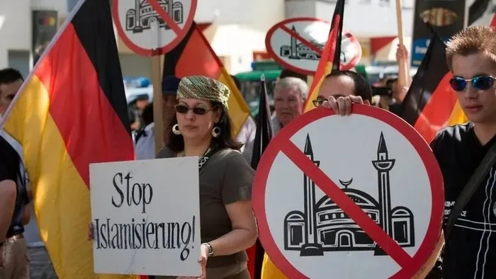 Avrupa'nın derdi İslam! Bölgede yaşayan Müslümanlar polise gidemiyor - 3
