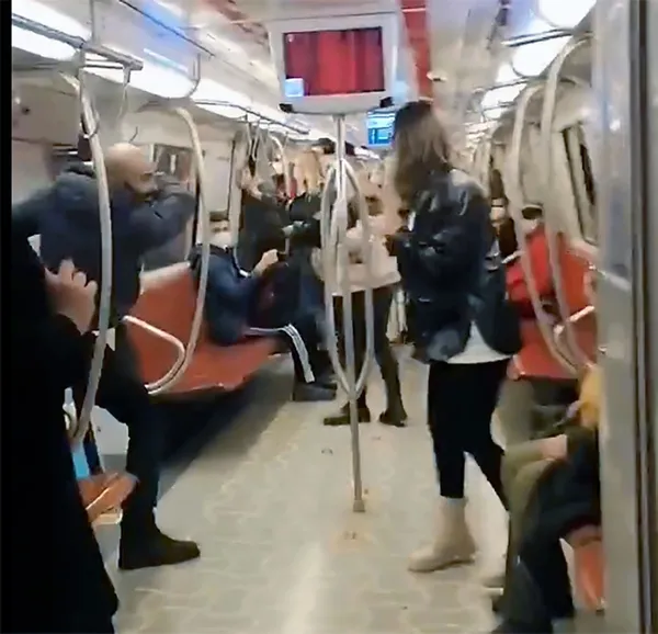 kadikoy-tavsantepe-metrosunda-anne-kiza-bicakla-saldiran-sahsin-yargilandigi-davada-gelisme-18-yil-3-ay-hapsi-1664281306258.jpg Metroda bıçağıyla kadınları tehdit eden Emrah Yılmaz'ın cezası belli oldu - 2