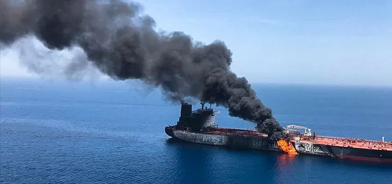 Suudi Arabistan'da bir limanda petrol tankeri patladı