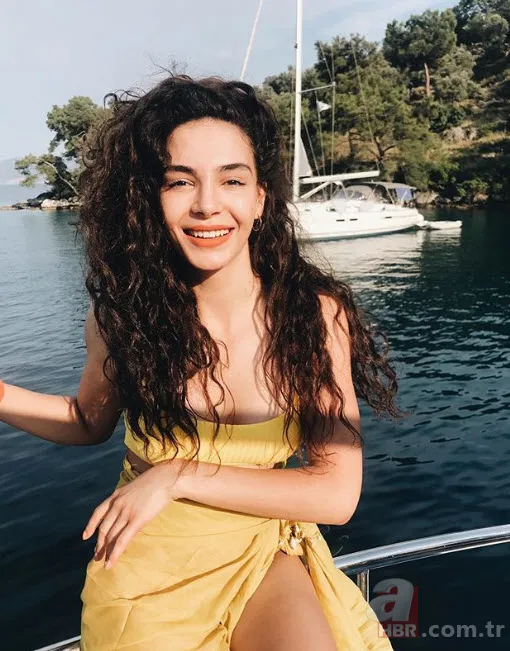 Hercai dizisinin Reyyan'ı Ebru Şahin ödül aldı! 11