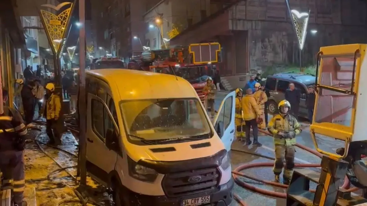 Pendik'te tekstil atölyesinde çıkarak büyüyen yangın söndürüldü