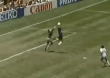 Maradona'nın eliyle gol attığı top satışta