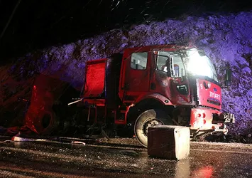 Yangına giden itfaiye kaza yaptı: 2'si ağır 5 kişi yaralandı