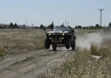 Türk zırhlısı YÖRÜK'ten güç gösterisi