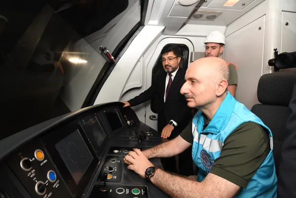 Ulaştırma ve Altyapı Bakanı Adil Karaismailoğlu’ndan Kemal Kılıçdaroğlu’na Sabiha Gökçen göndermesi: Vizyonsuzlar