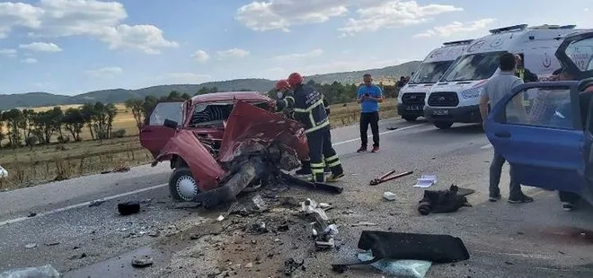 Kütahya’da iki otomobil kafa kafaya çarpıştı! İki kişi öldü iki kişi yaralandı