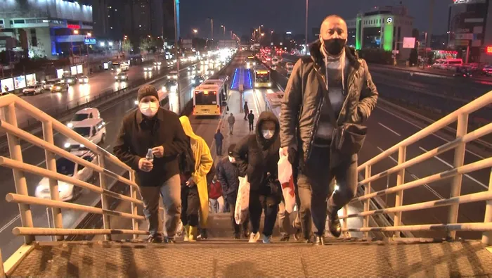 Son dakika: 15 Temmuz Şehitler Köprüsü'nde trafik yoğunluğu! Kısıtlamanın ardından hareketlilik başladı - 3