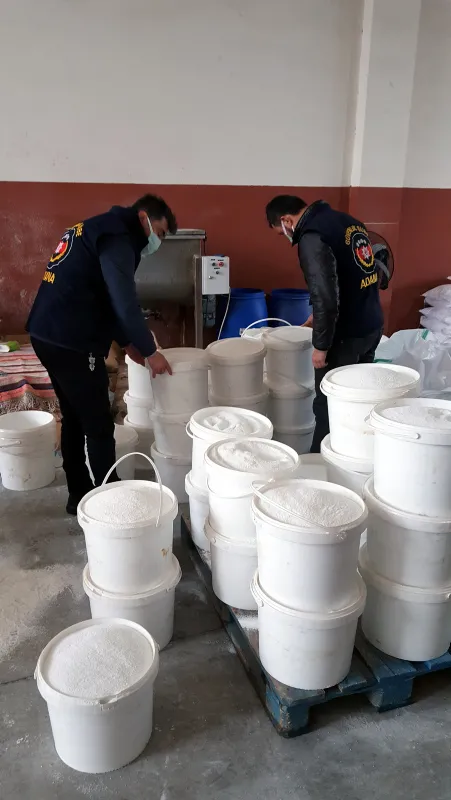 Adana’da 300 bin liralık sahte deterjan ele geçirildi