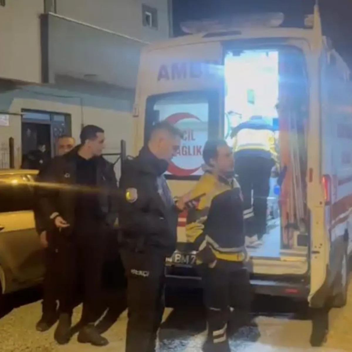 Alacak verecek meselesi kanlı bitti: Ev arkadaşını bıçakladı