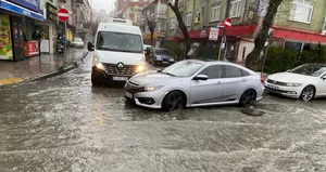 İş yerlerini su bastı vatandaş zor anlar yaşadı